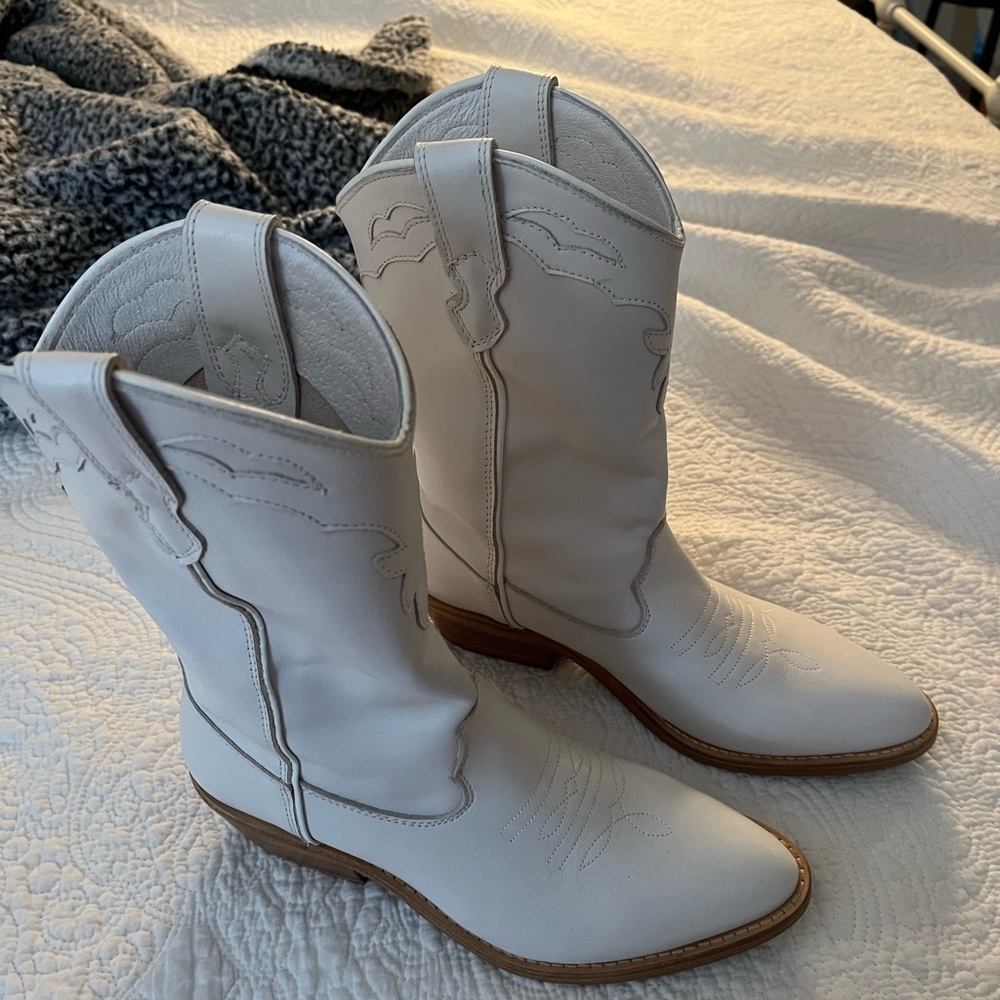 Steve Madden Laredo White Boots